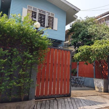 Samsen 360 Hostel Bangkok Exterior photo