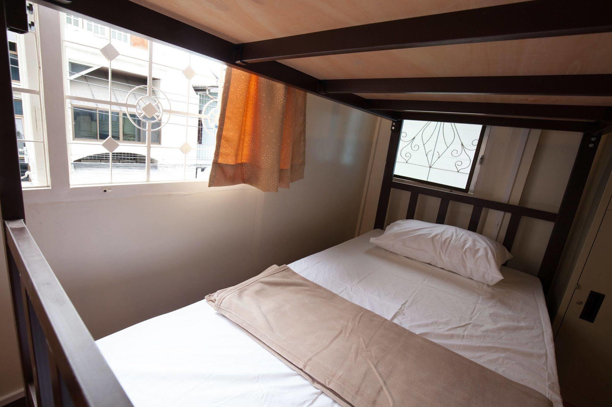 Samsen 360 Hostel Bangkok Exterior photo